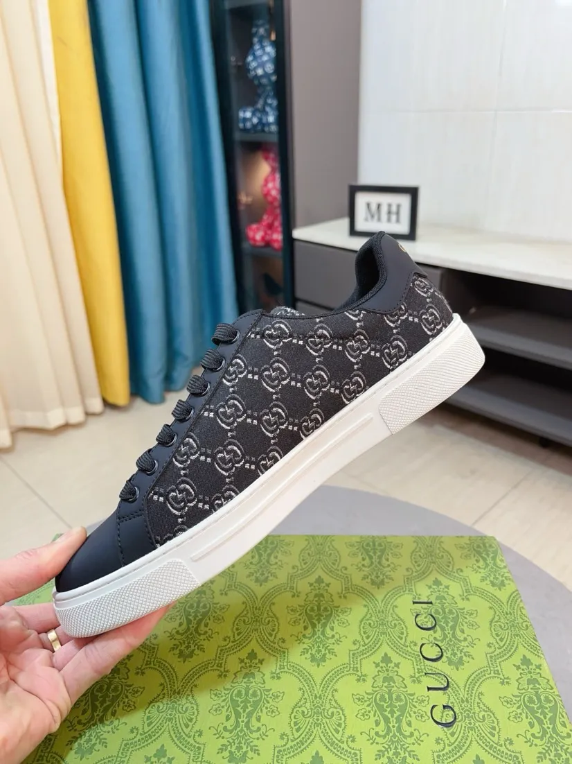 Men's men's shoes 💰400🌹🌹Gucci [Gucci] new model is on the market, the picture above is a must-sell. Top luxury brand, the latest fashionable casual men's shoes, trendy and versatile style, relaxed and sporty style, upper imported from Italy crocodile pattern cowhide ➕ genuine leather lining and ultra-fine workmanship. Original personalized and fashionable semi-air cushion raised outsole, light and comfortable on the foot, size 38-44
